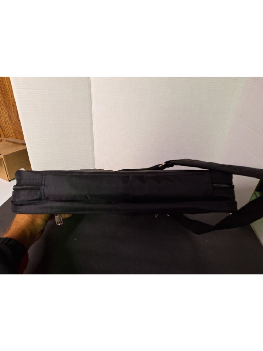 SIMPLY PORTABLE 40 CLASSIC LAPTOP CASE, 15-3/4 X 3-1/2 X 12-1/2, - Picture 9 of 9